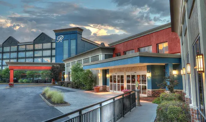 The-Ramsey-Hotel-&-Convention-Center-Exterior